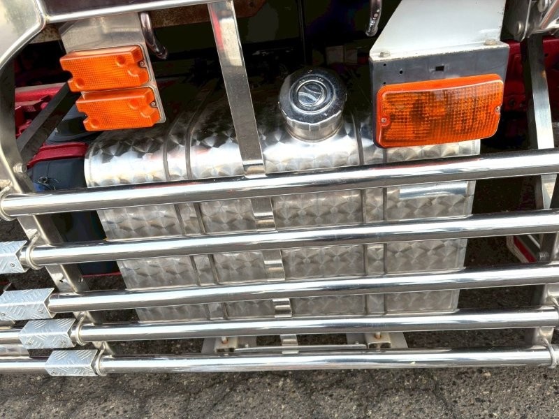 増トン　クレーン付アルミ平ボデー