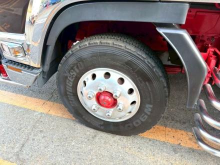 増トン　クレーン付アルミ平ボデー