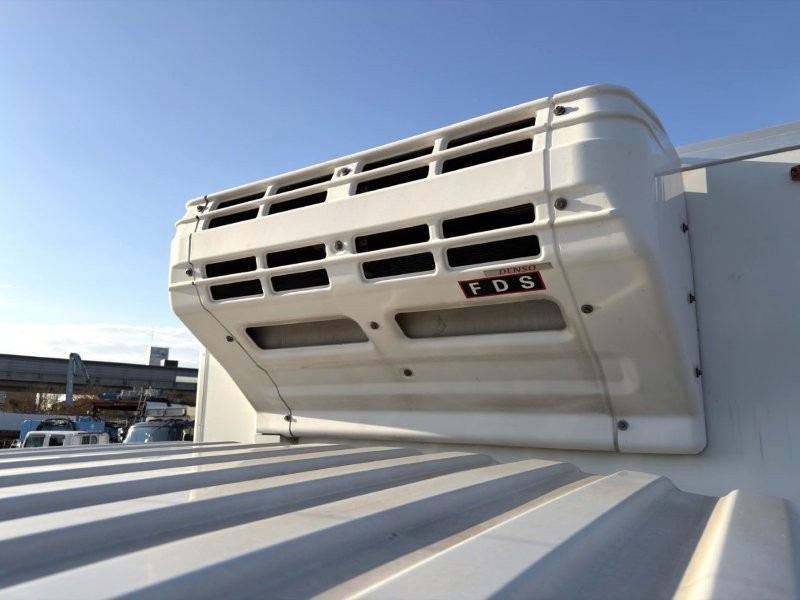 増トン　ワイド　格納ゲート付冷凍バン