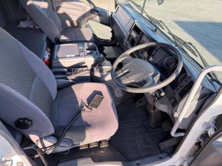 増トン　ワイド　格納ゲート付冷凍バン