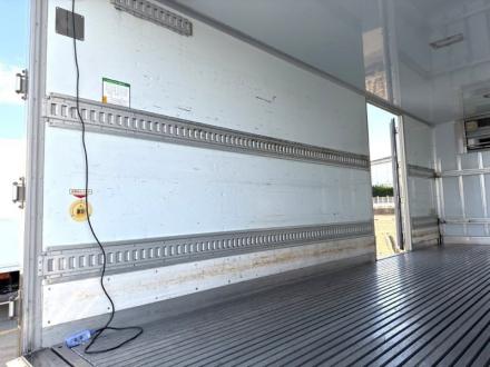 増トン　ワイド　格納ゲート付冷凍バン