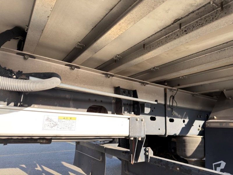 増トン　ワイド　格納ゲート付冷凍バン