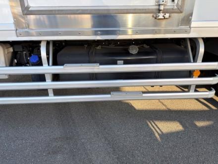 増トン　ワイド　格納ゲート付冷凍バン