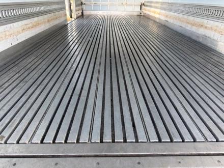 増トン　ワイド　格納ゲート付冷凍バン