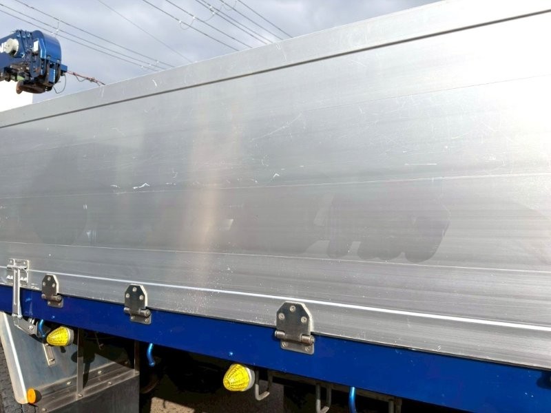 22t仕様　3軸高床　２デフ　クレーン付平ボデー