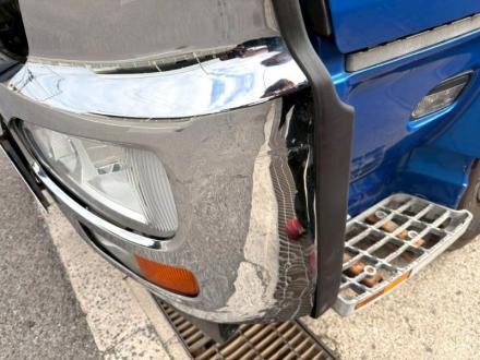 22t仕様　3軸高床　２デフ　クレーン付平ボデー