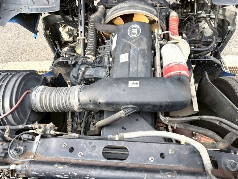 22t仕様　3軸高床　２デフ　クレーン付平ボデー