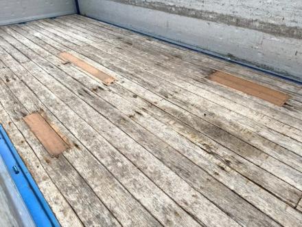 22t仕様　3軸高床　２デフ　クレーン付平ボデー