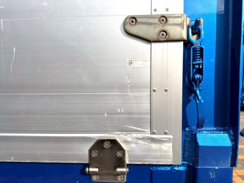 22t仕様　3軸高床　２デフ　クレーン付平ボデー