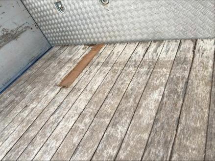 22t仕様　3軸高床　２デフ　クレーン付平ボデー