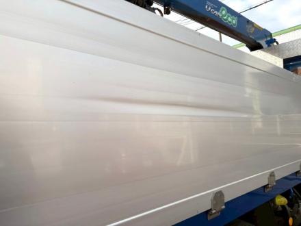 22t仕様　3軸高床　２デフ　クレーン付平ボデー