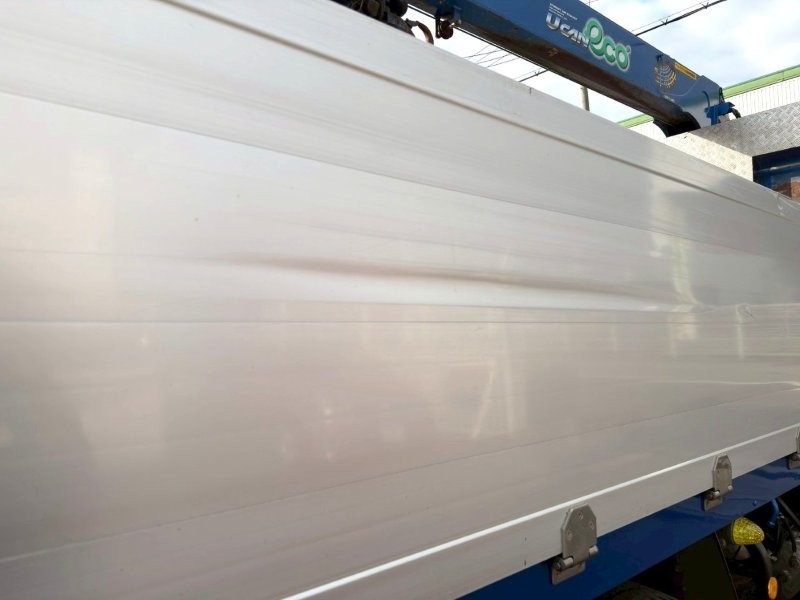 22t仕様　3軸高床　２デフ　クレーン付平ボデー