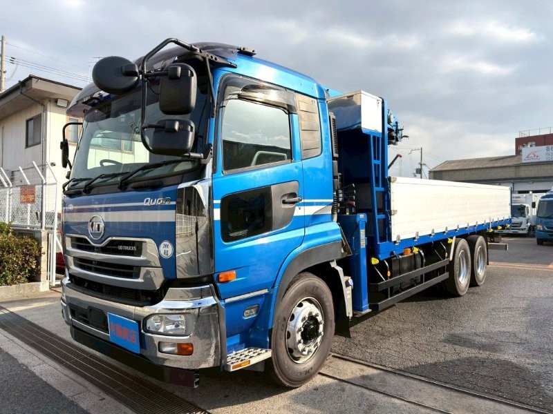 22t仕様　3軸高床　２デフ　クレーン付平ボデー