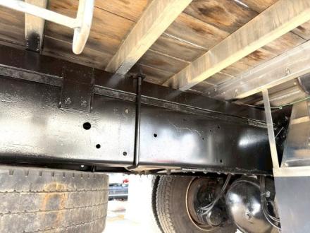 22t仕様　3軸高床　２デフ　クレーン付平ボデー