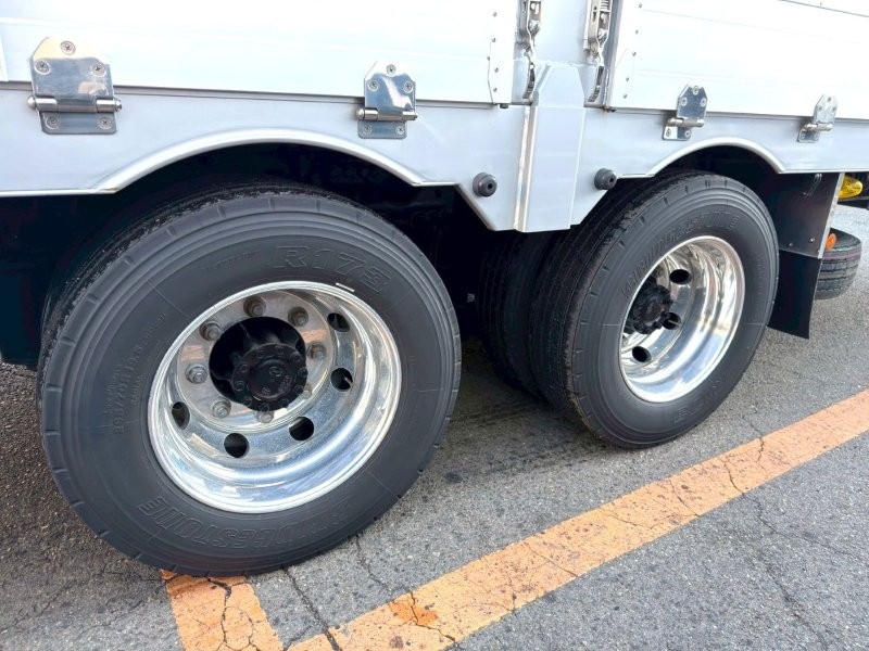 25t仕様　4軸低床　セルフクレーン　自動歩み付