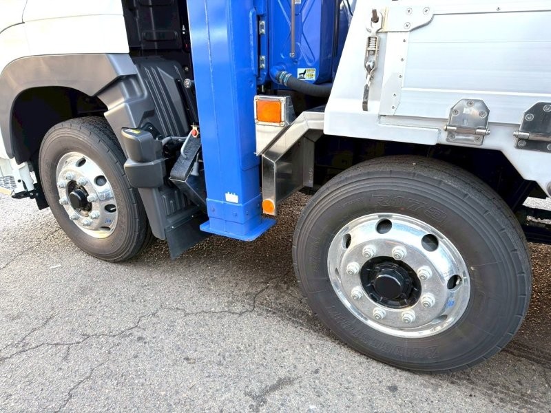 25t仕様　4軸低床　セルフクレーン　自動歩み付