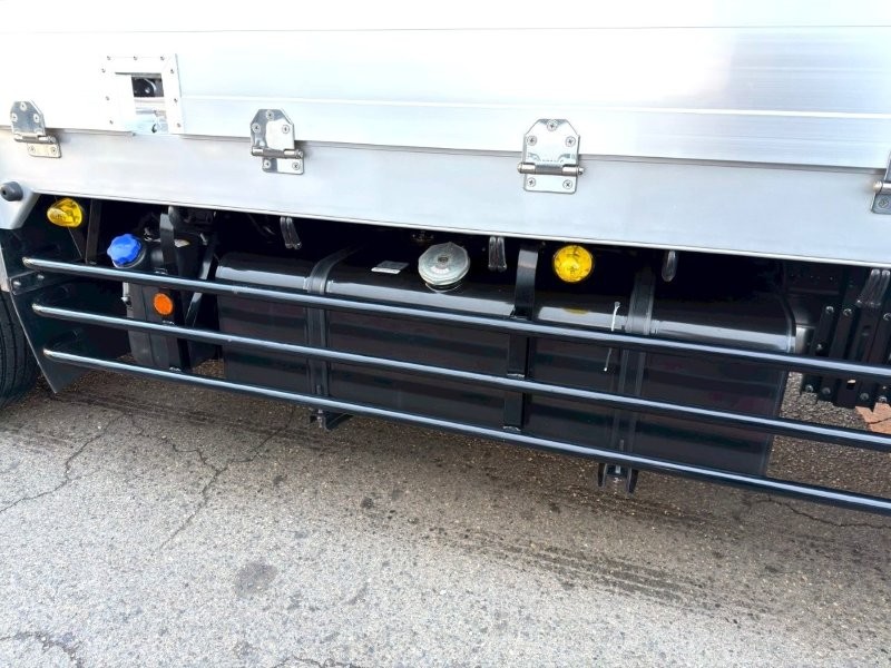 25t仕様　4軸低床　セルフクレーン　自動歩み付