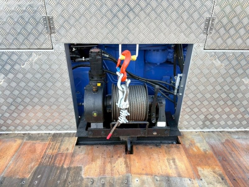 25t仕様　4軸低床　セルフクレーン　自動歩み付