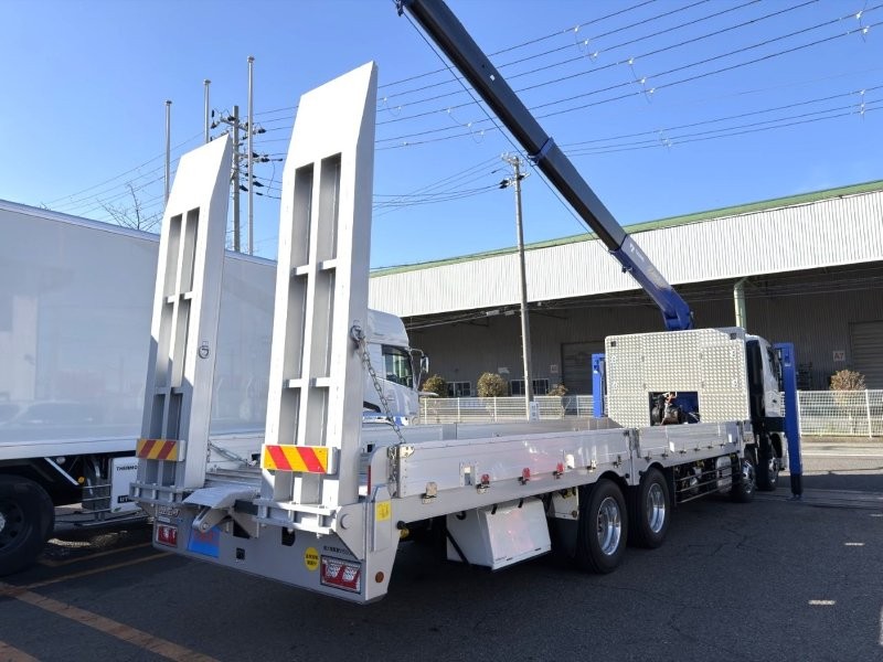 25t仕様　4軸低床　セルフクレーン　自動歩み付