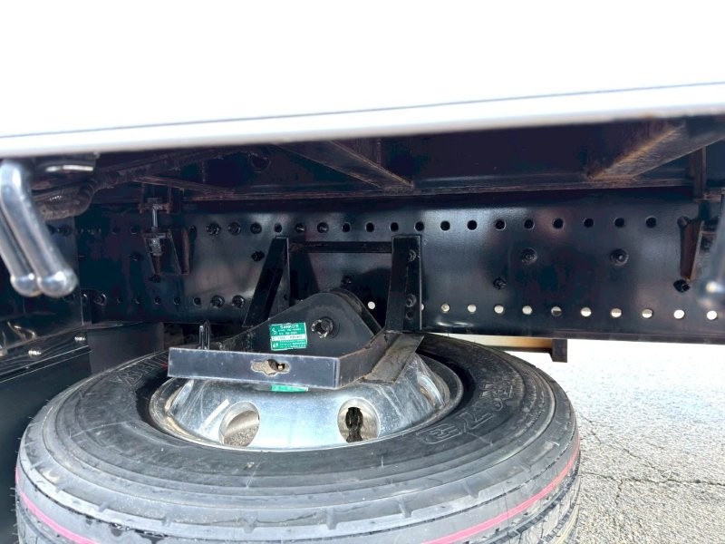 25t仕様　4軸低床　セルフクレーン　自動歩み付