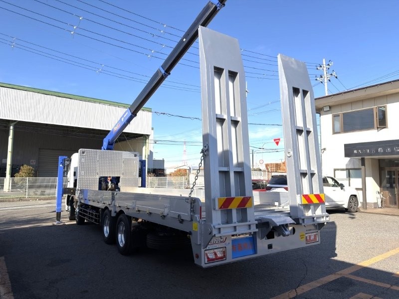 25t仕様　4軸低床　セルフクレーン　自動歩み付