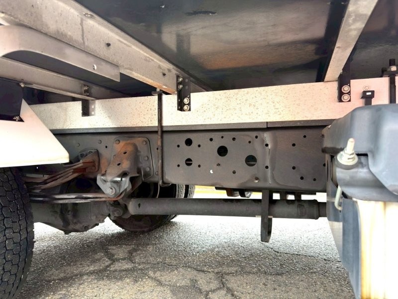 ４t　ワイド　格納ゲート付冷凍バン