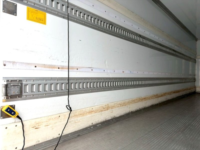 ４t　ワイド　格納ゲート付冷凍バン