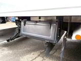 ４t　ワイド　格納ゲート付冷凍バン