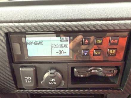 ４t　ワイド　格納ゲート付冷凍バン