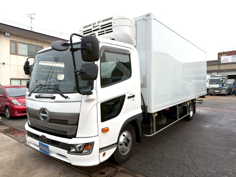 ４t　ワイド　格納ゲート付冷凍バン