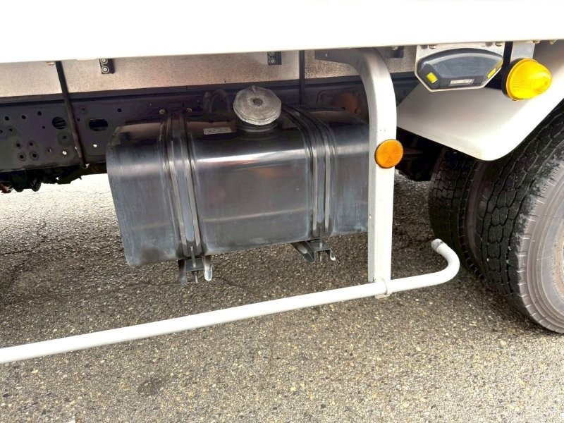 ４t　ワイド　格納ゲート付冷凍バン