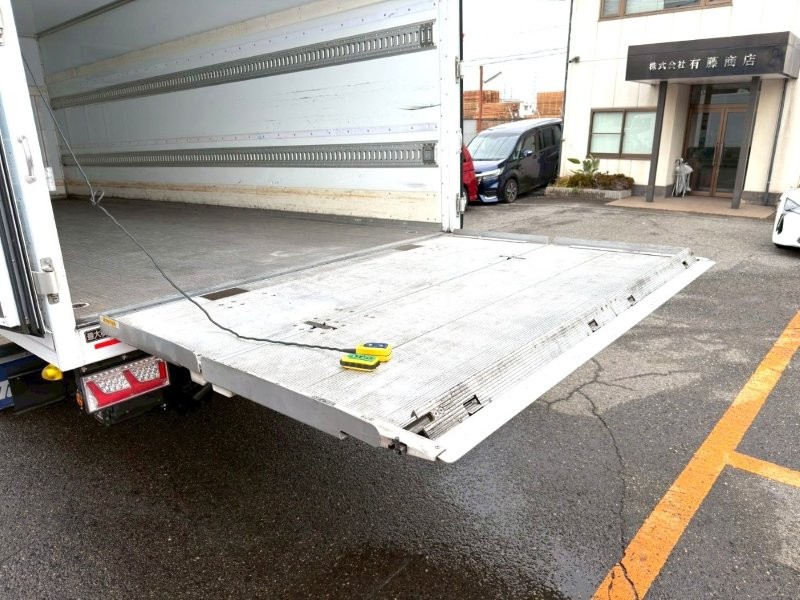 ４t　ワイド　格納ゲート付冷凍バン