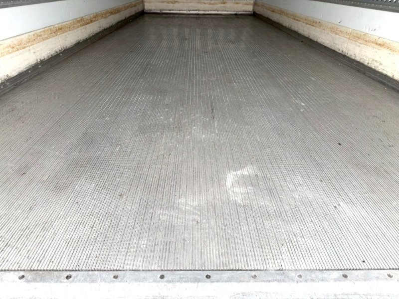 ４t　ワイド　格納ゲート付冷凍バン