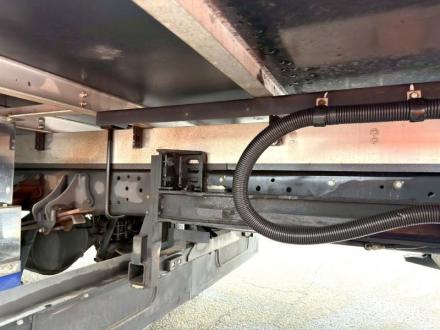 ４t　ワイド　格納ゲート付冷凍バン