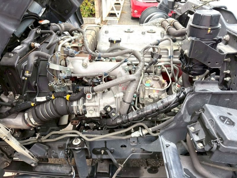 ４t　ワイド　格納ゲート付冷凍バン