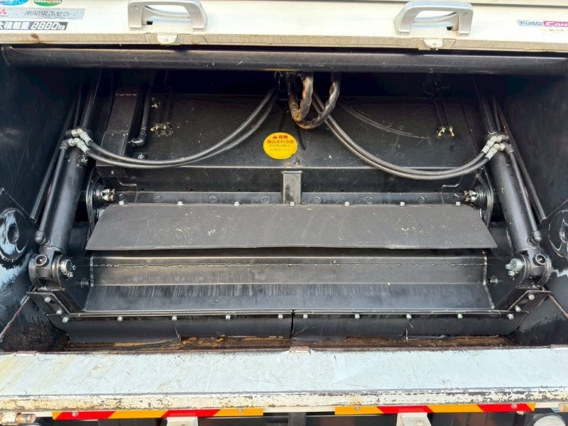 キャンター　６.８m3　プレスパッカー