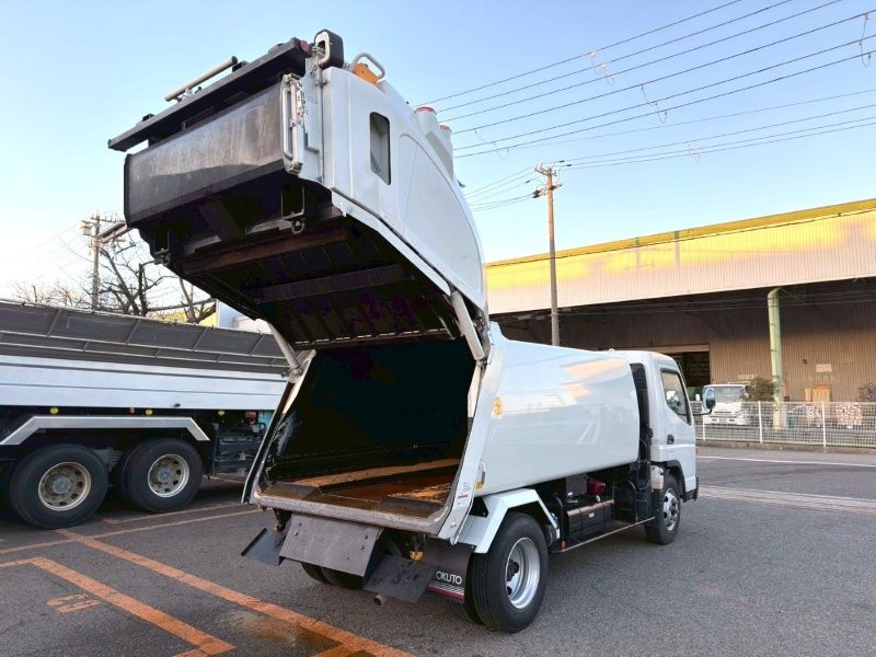 キャンター　６.８m3　プレスパッカー