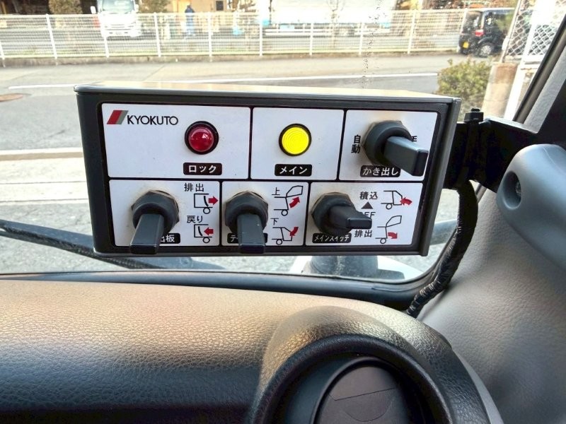 キャンター　６.８m3　プレスパッカー