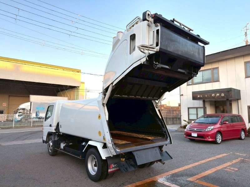 キャンター　６.８m3　プレスパッカー