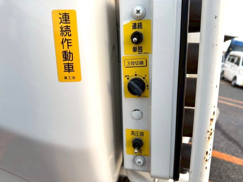 キャンター　６.８m3　プレスパッカー