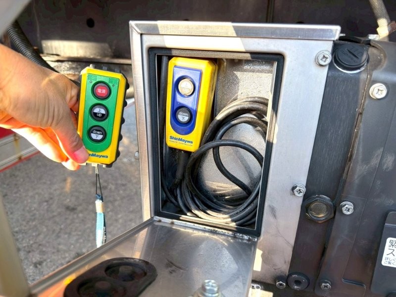 ２５t仕様　格納ゲート付　冷凍バン　ハイルーフ