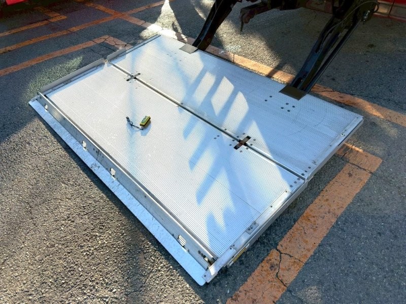 ２５t仕様　格納ゲート付　冷凍バン　ハイルーフ