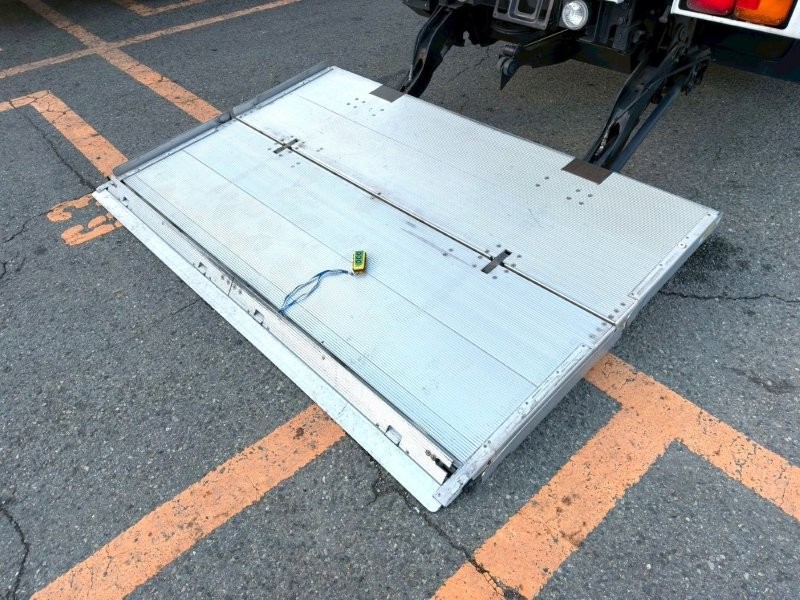 増々トン　ワイド　格納ゲート付　アルミウイング