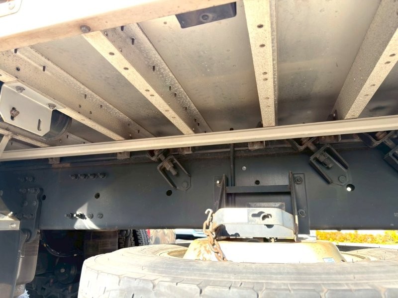 25t仕様　３軸高床　アルミウイング