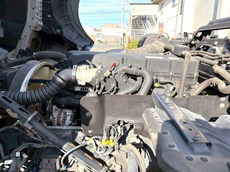 25t仕様　３軸高床　アルミウイング