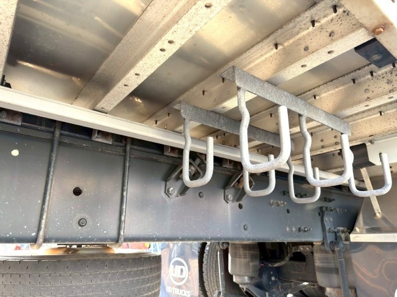 25t仕様　３軸高床　アルミウイング