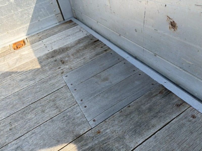 増々トン　クレーン付アルミ平ボデー