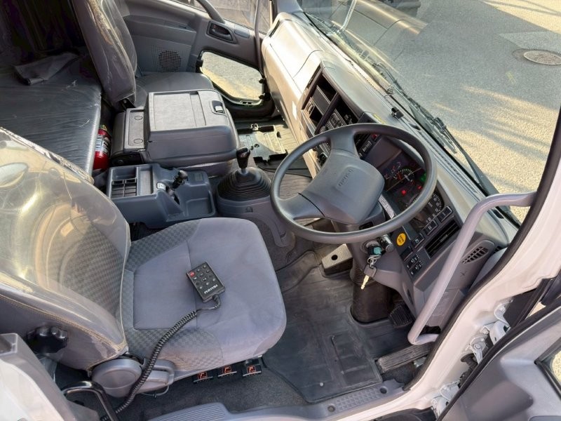 増々トン　クレーン付アルミ平ボデー