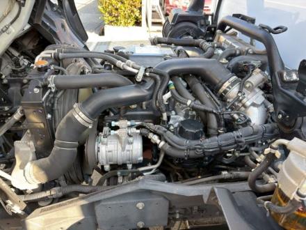 ４t　ワイド　格納ゲート付冷凍バン