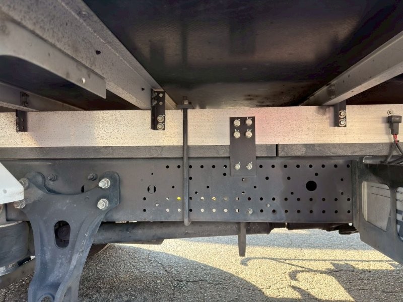 ４t　ワイド　格納ゲート付冷凍バン